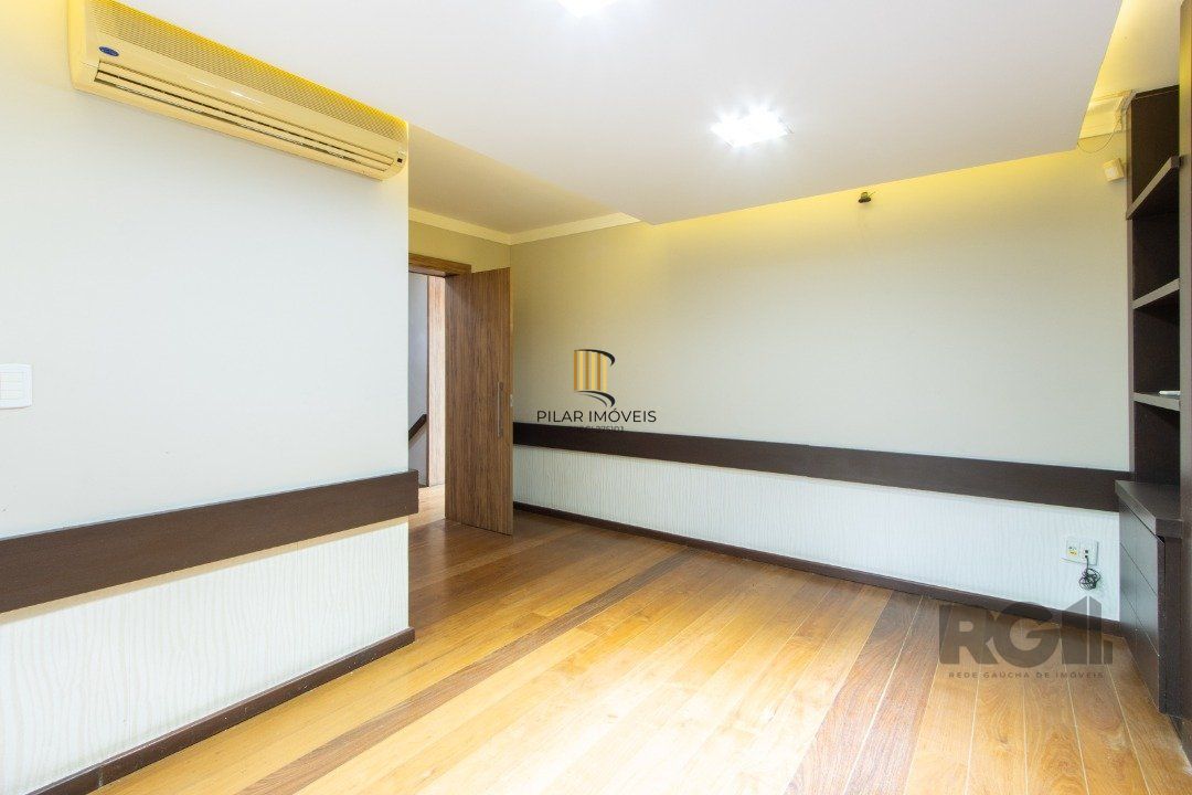 Excelente casa comercial com aproximadamente 300m² de área construída
