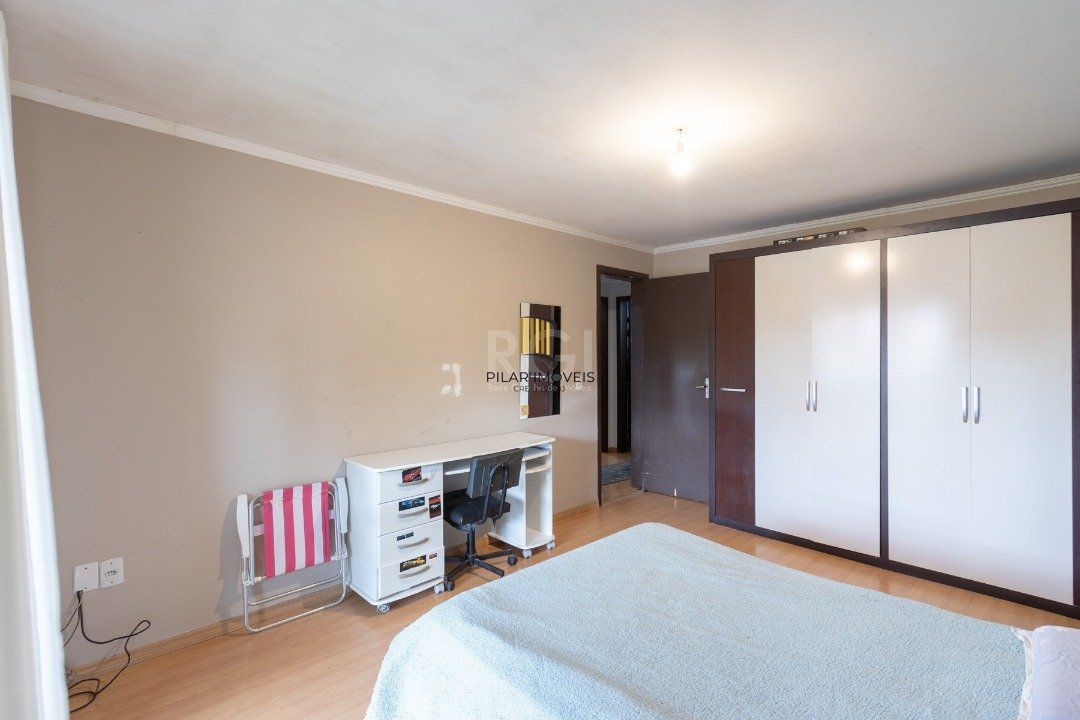 Casa para Venda - 246m², 3 dormitórios, sendo 1 suites, 3 vagas - Imperial Parque