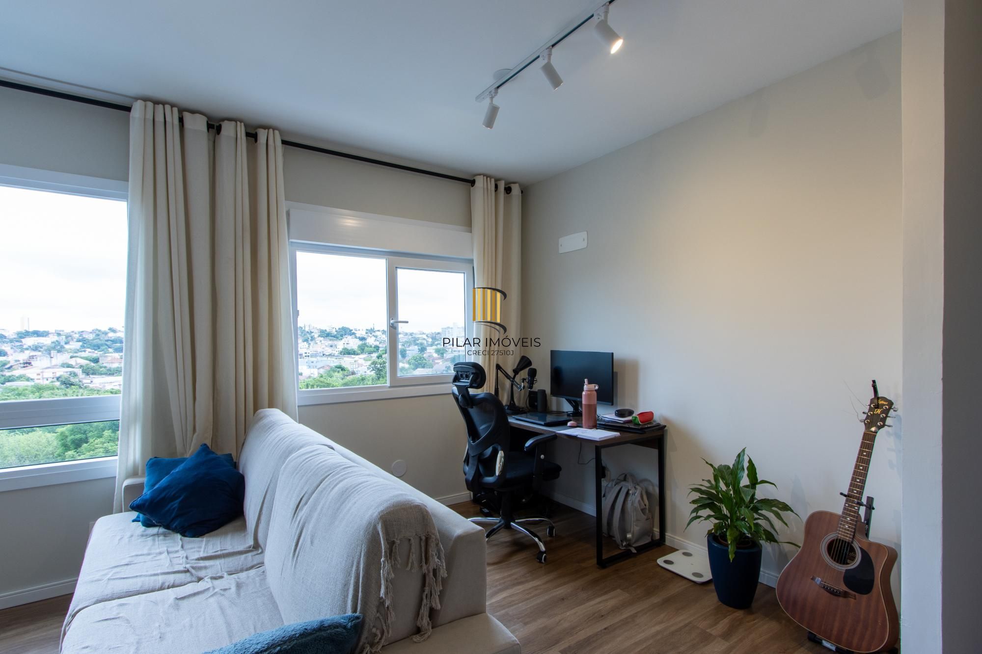 Apartamento à venda no bairro Teresópolis em Porto Alegre.