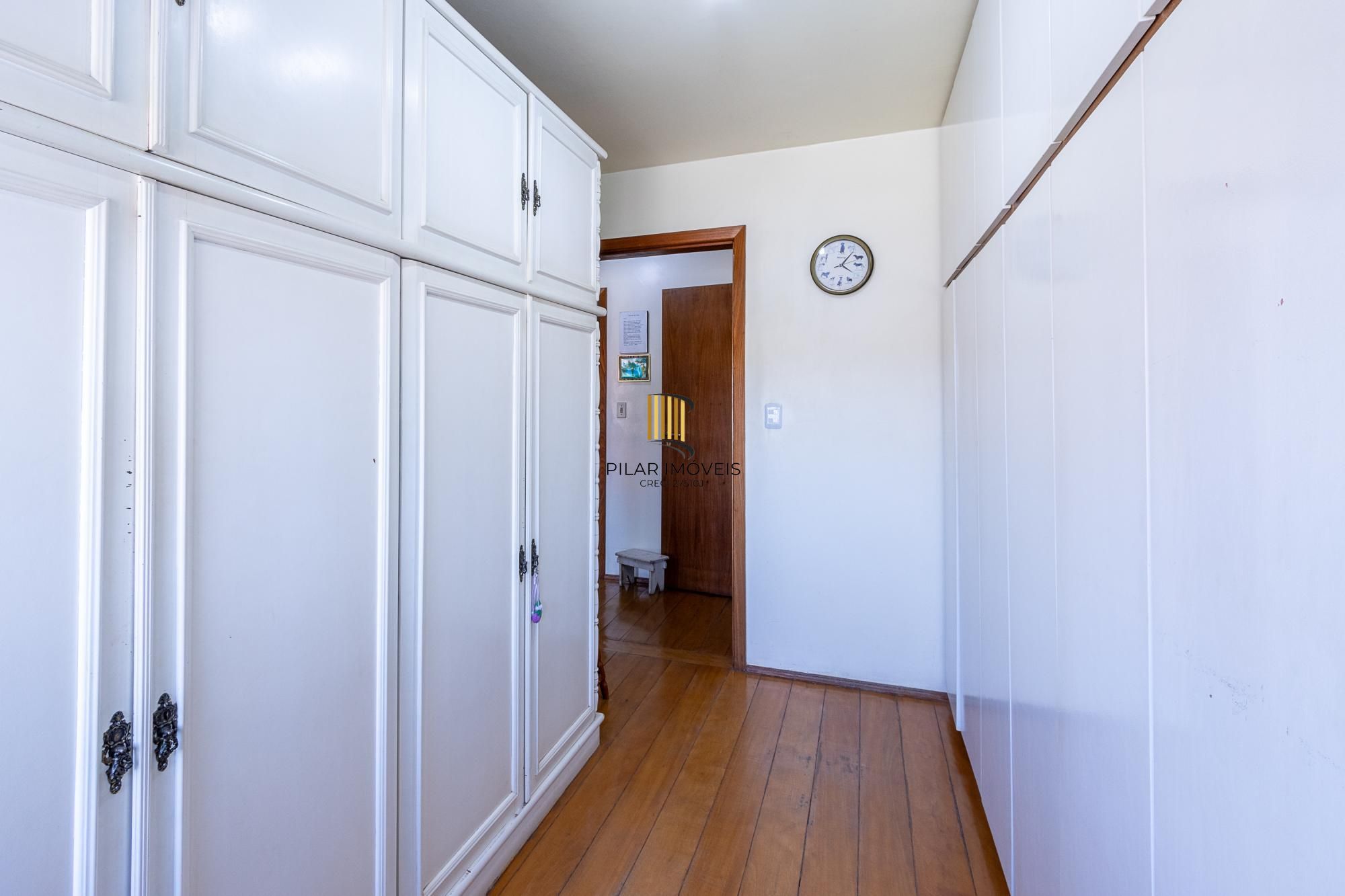 Casa com 3 quartos (1 suite), 4 vagas - Vila Nova