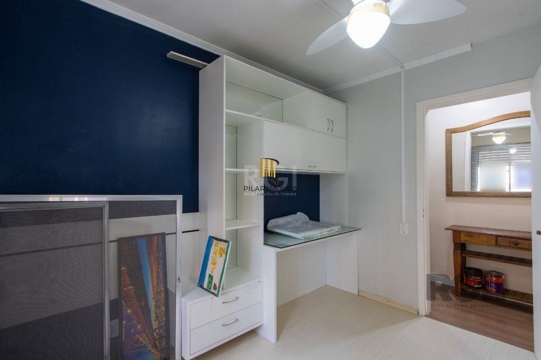 Apartamento de 02 dormitórios com móveis e roupeiros planejados