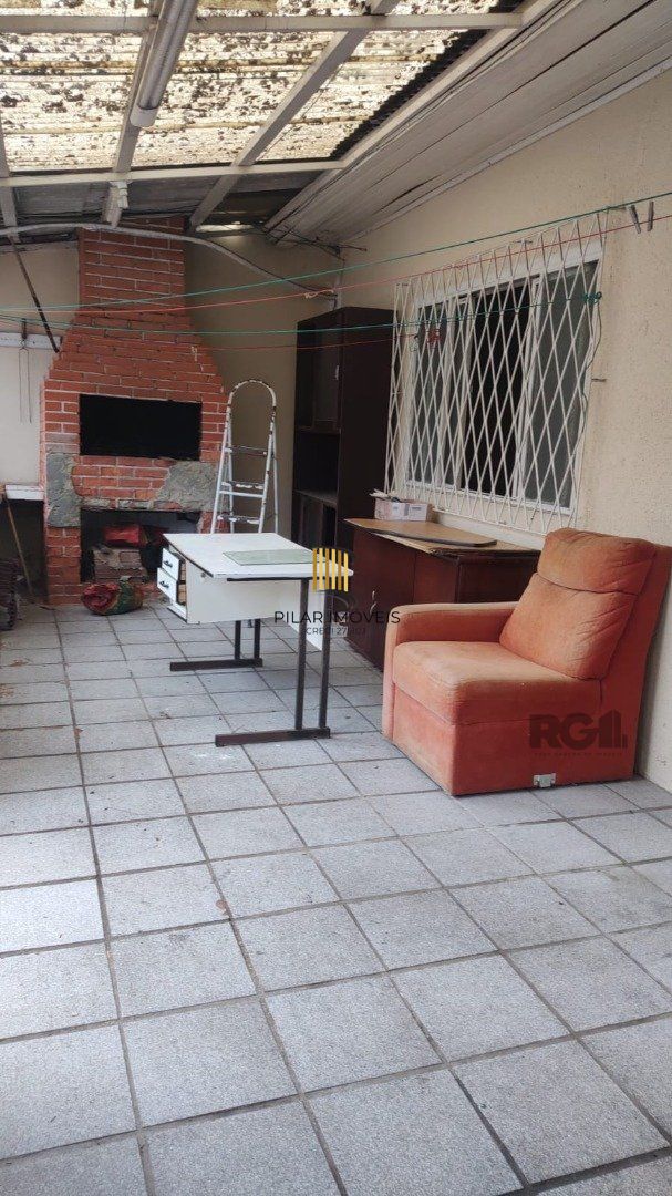 Casa 4 dormitórios no bairro Partenon