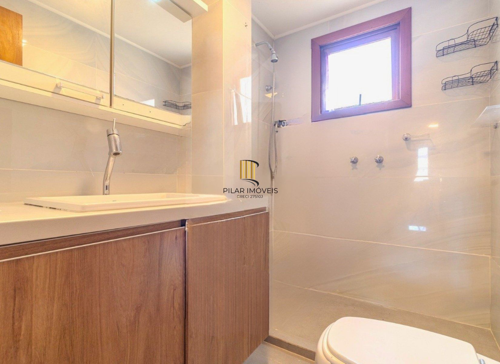 Apartamento com 114.02m², 3 dorm, Petrópolis com lareira e churrasqueira