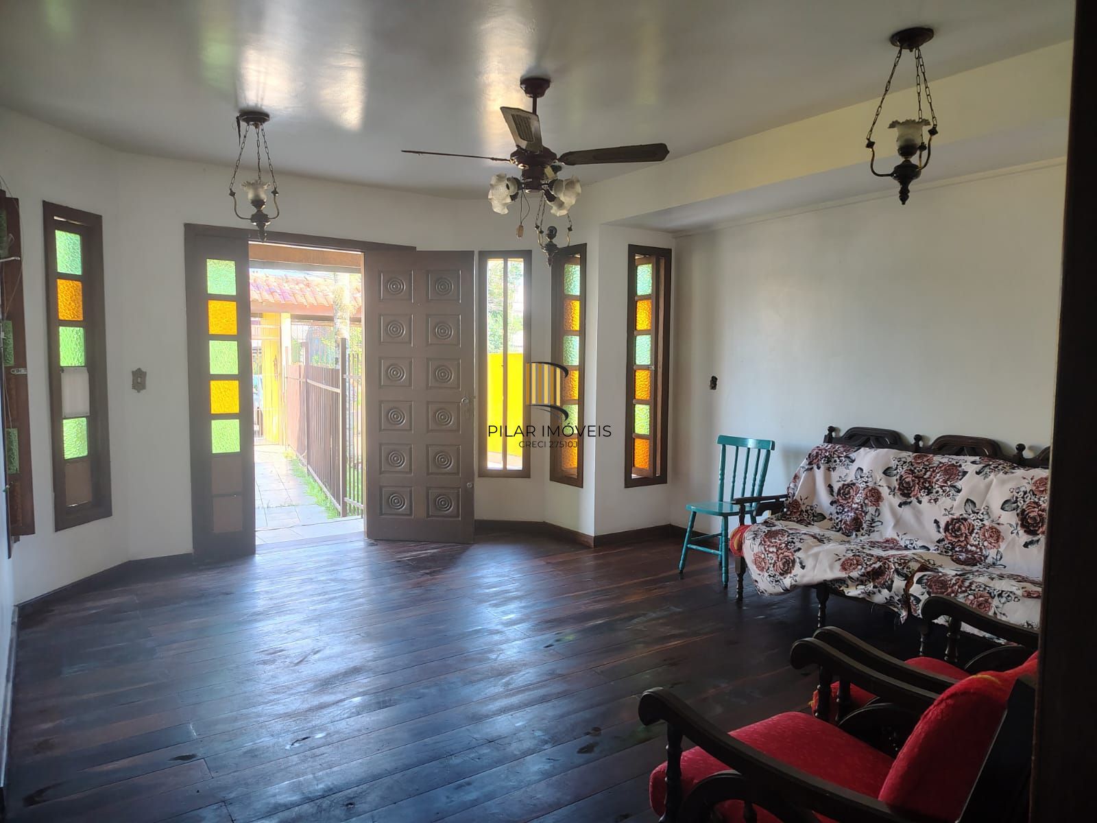 Casa de 4 dormitórios, 1 suíte e 4 vagas de garagem no bairro Cavalhada.