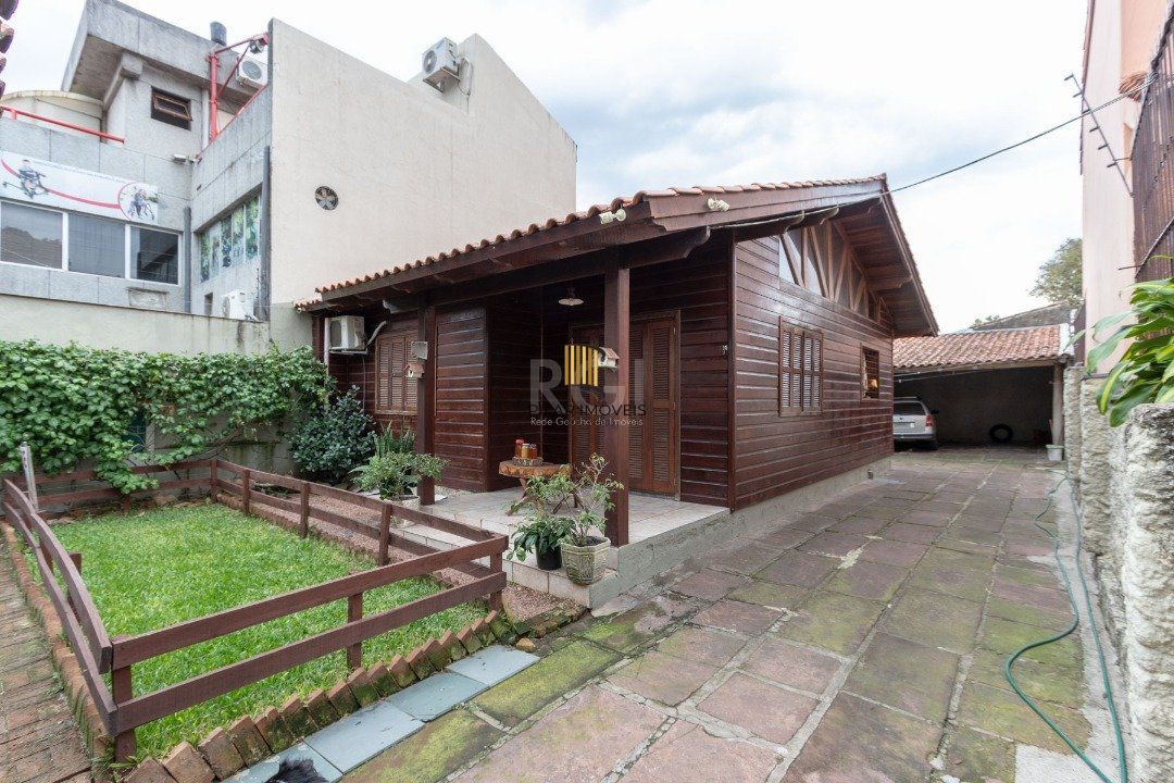 Casa para Venda - 54m², 2 dormitórios, 4 vagas - Cristal - Pilar Imóveis