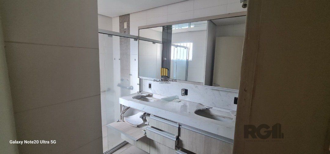 Casa com 2 dormitórios e 2 banheiros, área privativa de 100m²