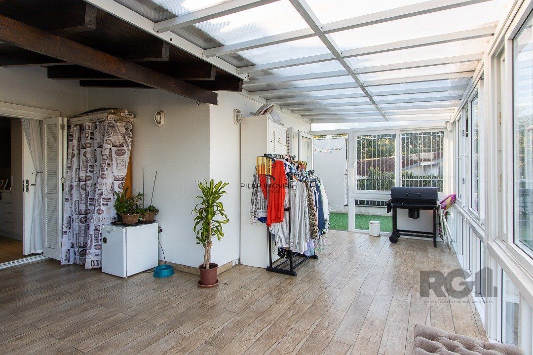 Casa 6 dormitórios no bairro Cristal