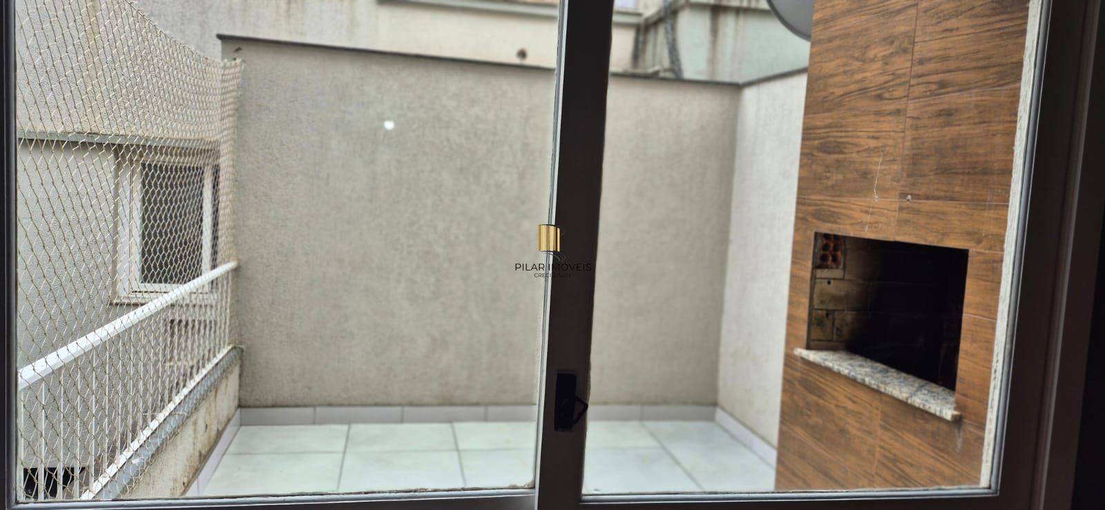 Apartamento de 3 dormitórios, 1 suíte e 1 vaga de garagem no bairro Pedra Redonda.