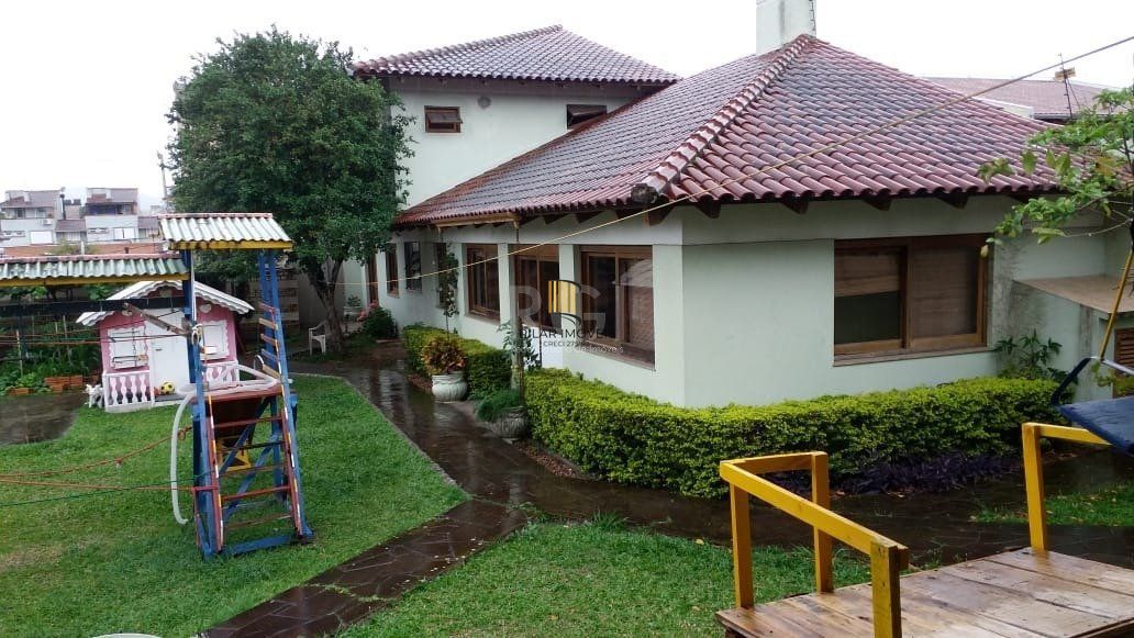 Casa para Venda - 432m², 3 dormitórios, 1 vaga - Tristeza