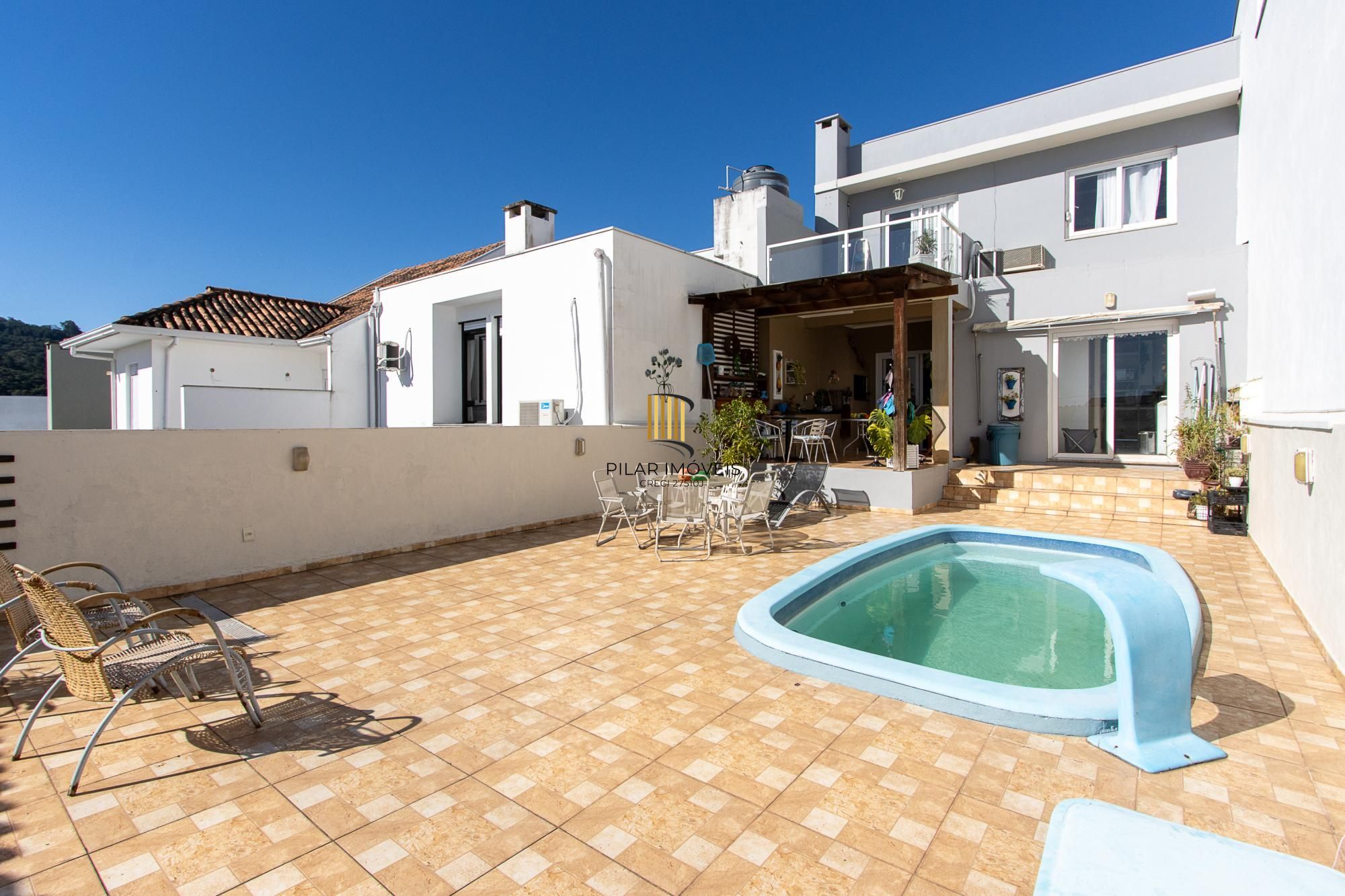 Casa com 3 dormitórios, suíte com closet e piscina no Condomínio Cinque Terre