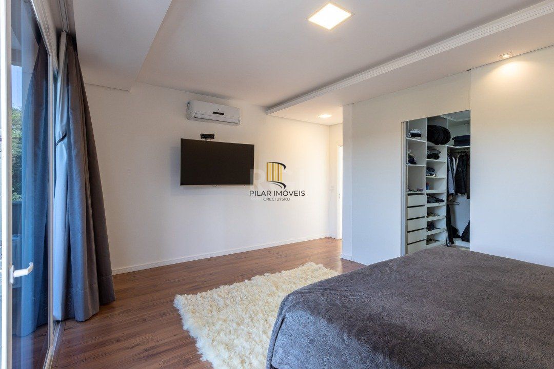 Casa para Venda - 420m², 3 dormitórios, sendo 3 suites, 8 vagas - Ipanema