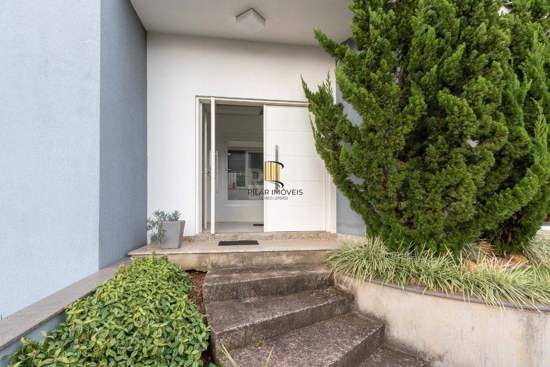 Casa para Venda - 377m², 4 dormitórios, sendo 3 suites, 3 vagas - Guarujá
