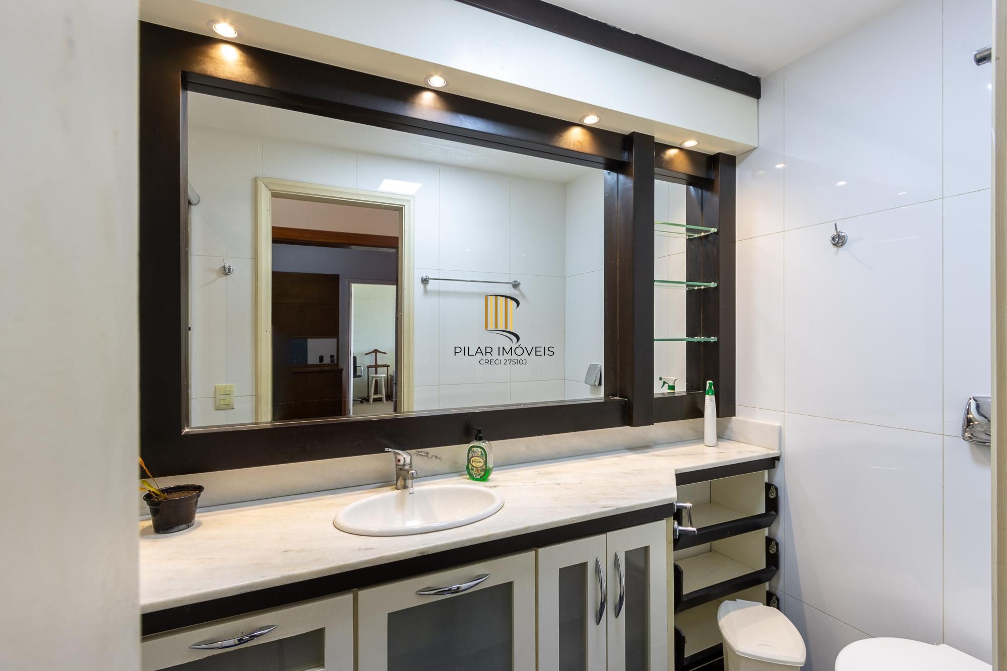 Residência em endereço nobre na Vila Assunção, com vista privilegiada para o Guaíba e clubes náuticos!