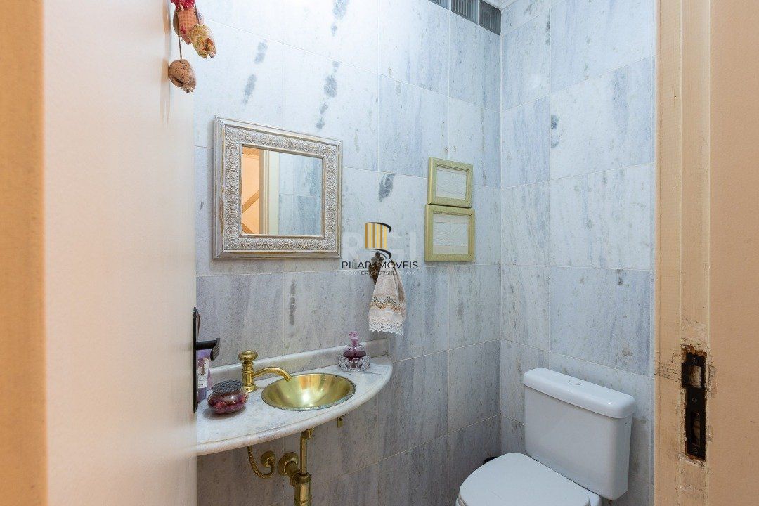 Casa para Venda - 192m², 4 dormitórios, sendo 3 suites, 4 vagas - Tristeza