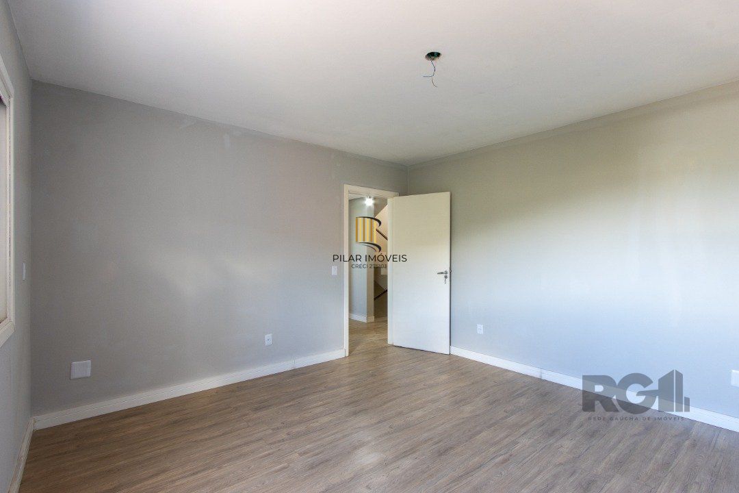 Sobrado novo,  4 quartos (1 suite), 440m² privativos - Bairro Guarujá