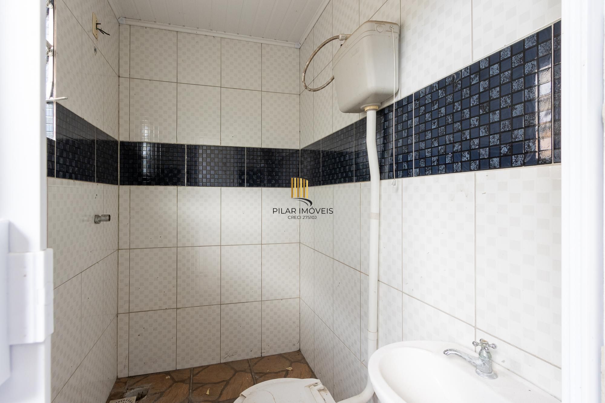 Casa (sobrado), 2 dormitórios, pátio - Bairro Hípica