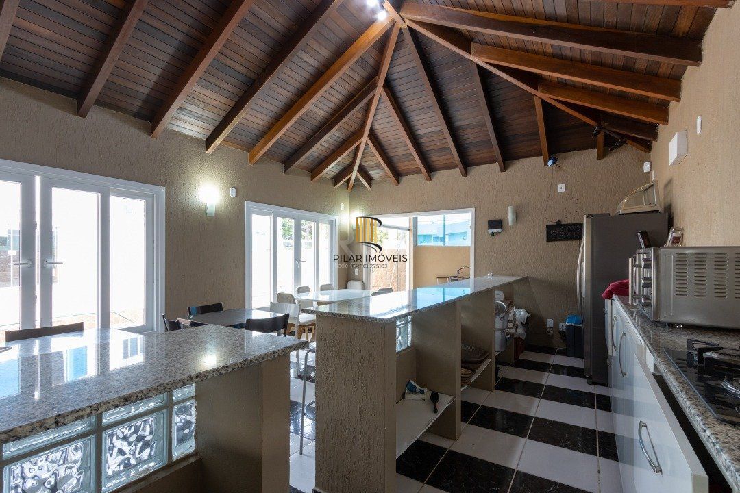 Casa de Condomínio 6 dormitórios no bairro Nonoai