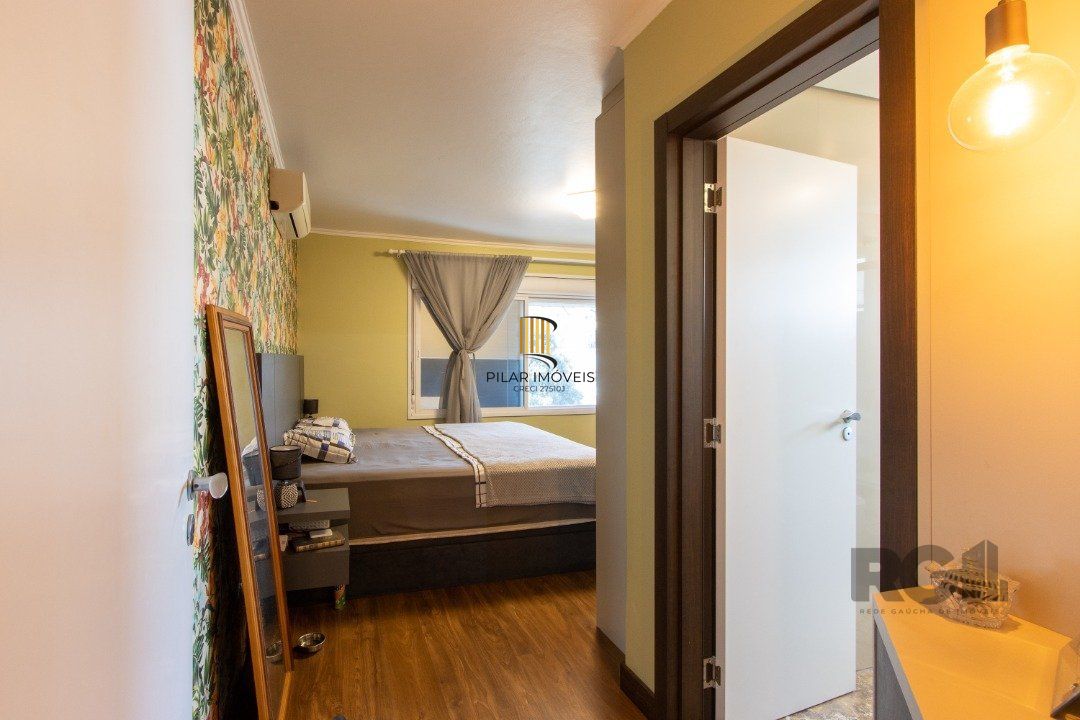 Apartamento reformado de 124m² privativos- 3 dormitórios sendo 1 suíte no bairro Medianeira