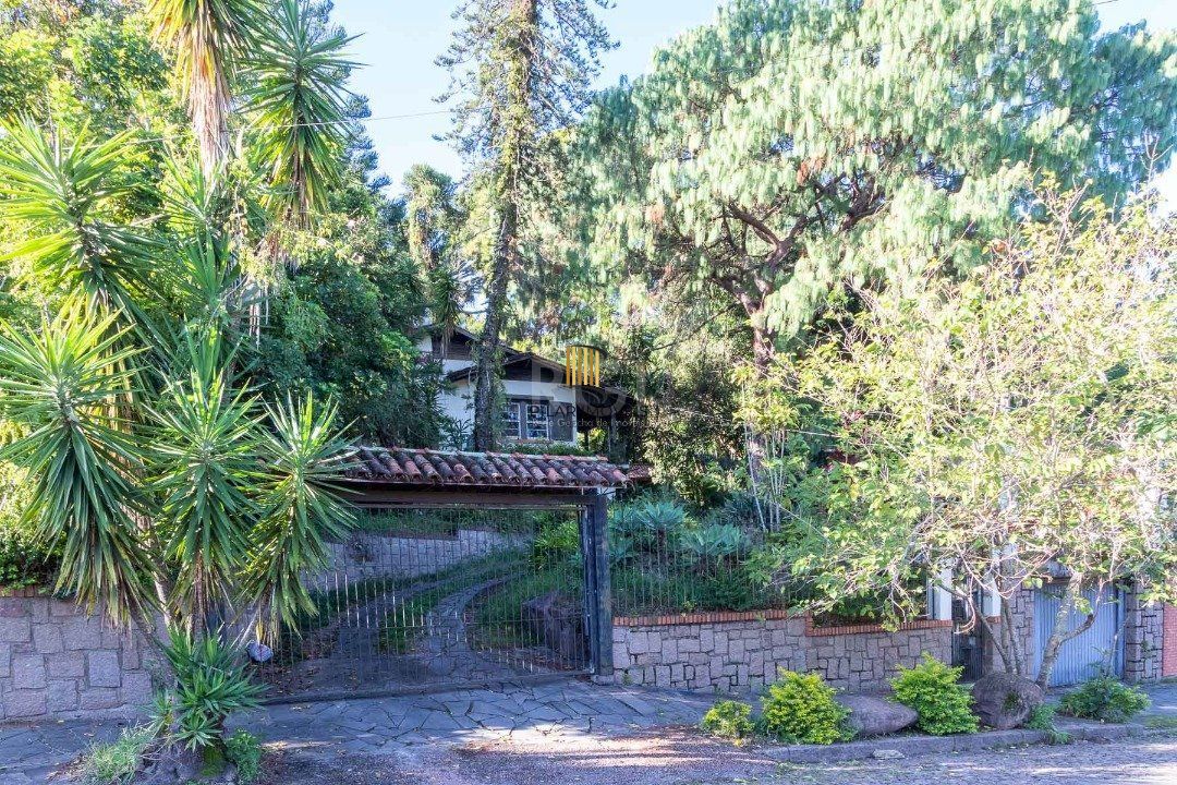 Casa para Venda - 192m², 4 dormitórios, sendo 3 suites, 4 vagas - Tristeza