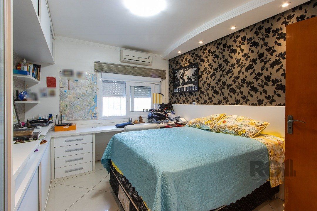 Casa 6 dormitórios no bairro Cristal