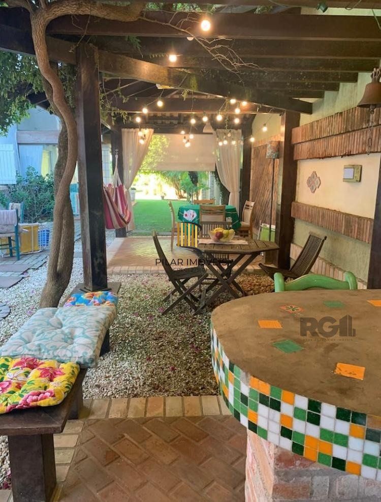 Casa 4 dormitórios no bairro Atlântida