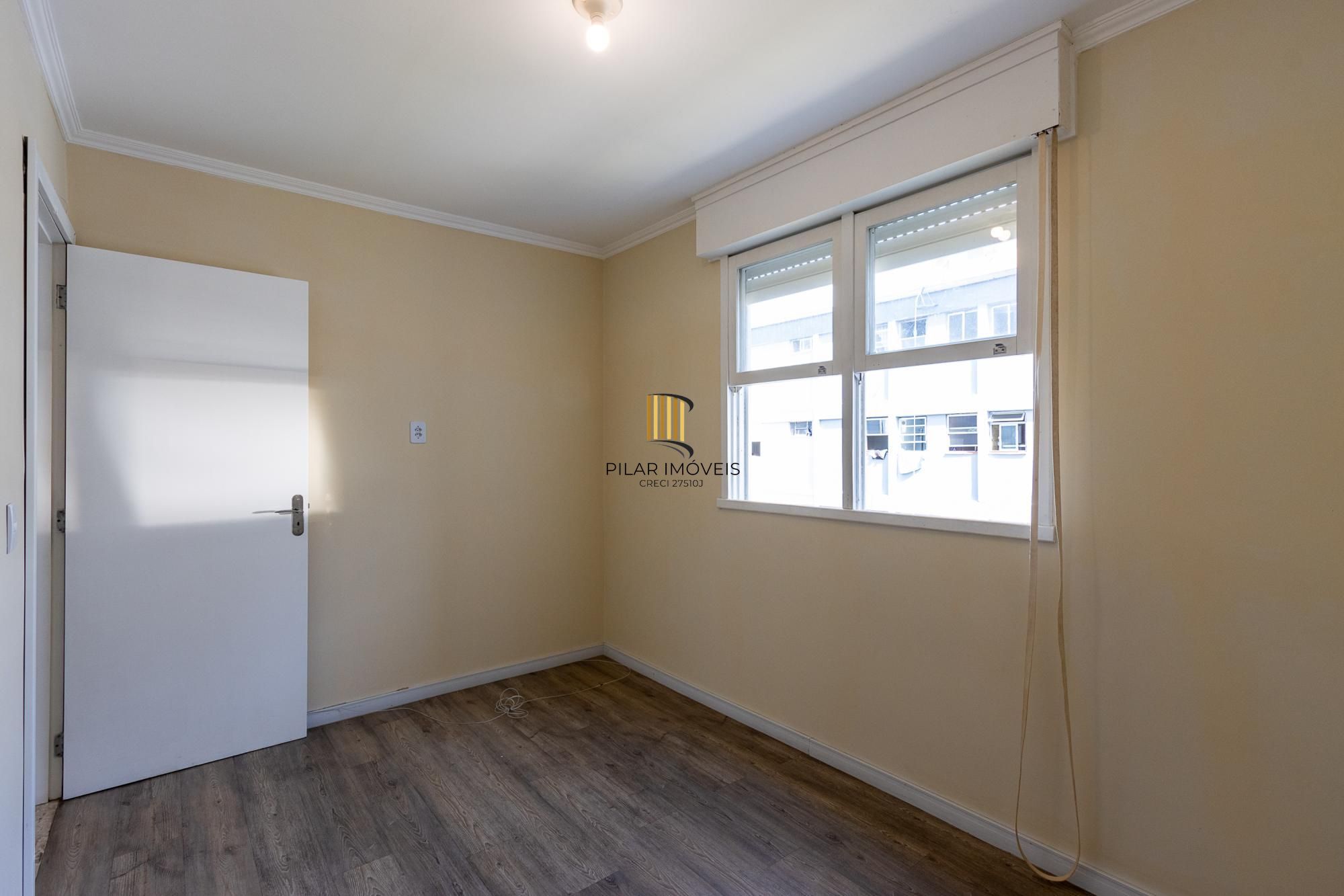 APARTAMENTO REFORMADO, 3 QUARTOS, 1 VAGA ROTATIVA - BAIRRO CAMAQUÃ