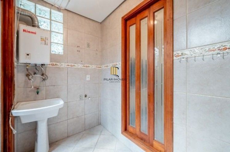 Casa 3 dormitórios, 1 suíte, 2 vagas - Bairro Camaquã