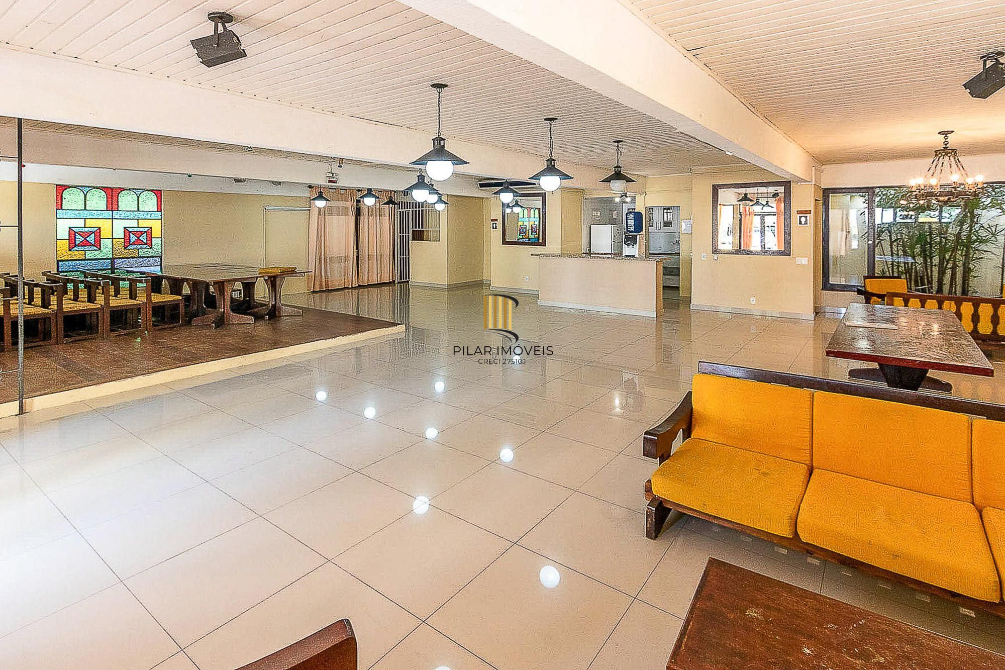 Excelente Apartamento 2 Dormitórios na Av. Wenceslau Escobar