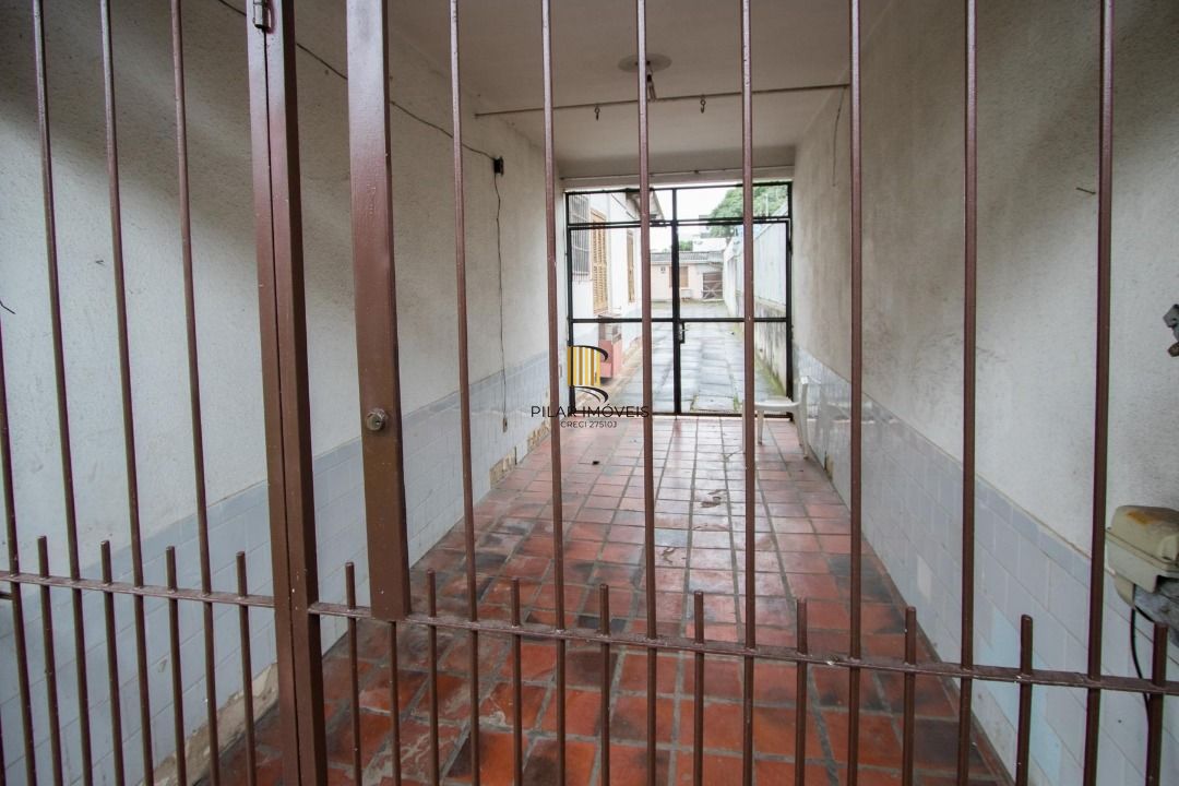 Casa para Venda - 200m², 3 dormitórios, 8 vagas - Cristal