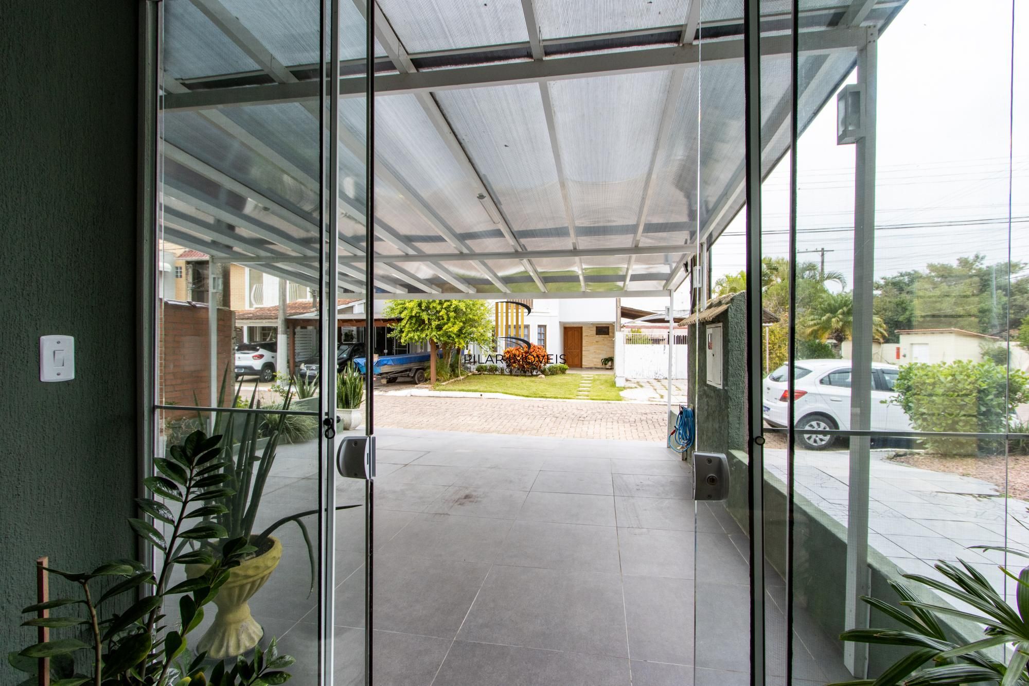Casa 3 dormitórios no bairro Guarujá
