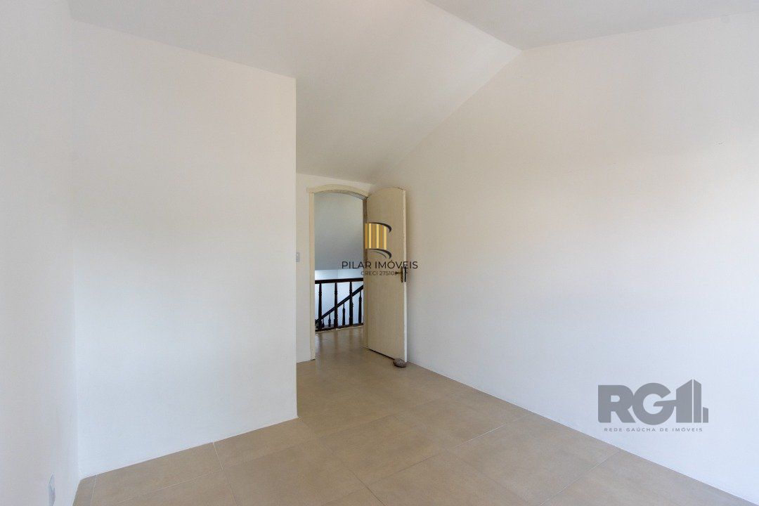 Casa para Venda - 337m², 3 dormitórios, sendo 1 suites, 3 vagas - Cristal