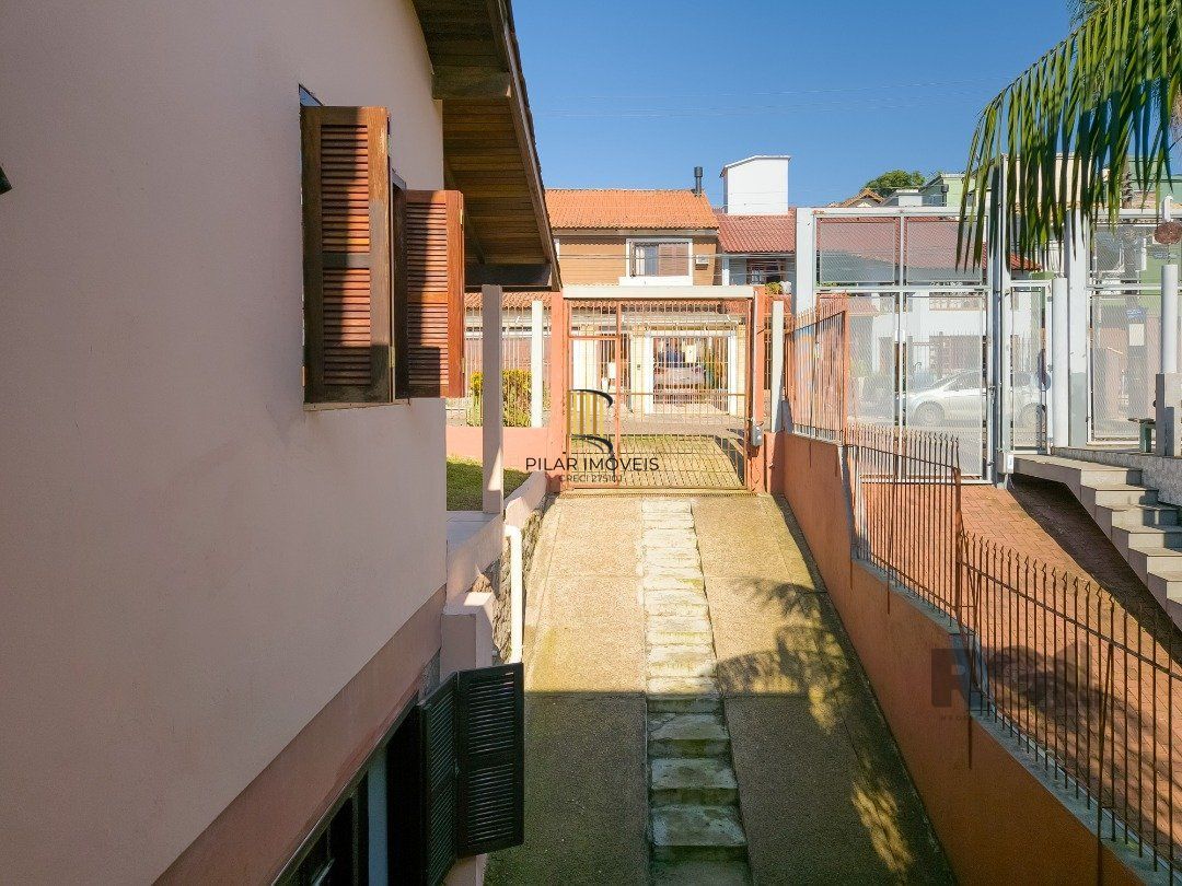 Casa 3 dormitórios no bairro Ipanema
