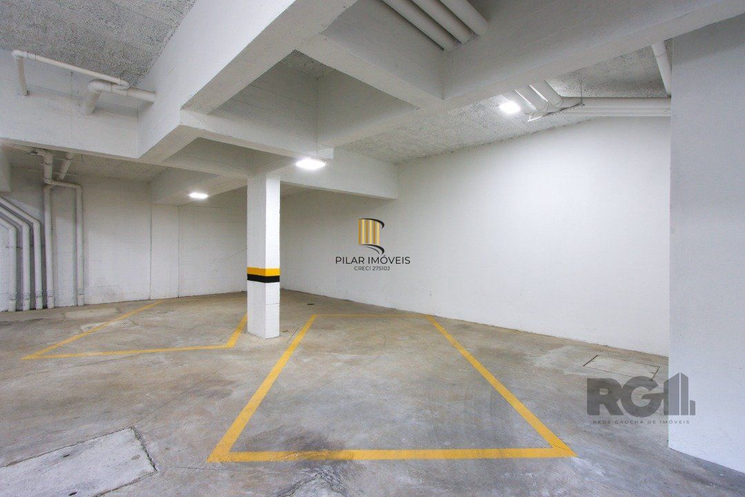 Apartamento em Porto Alegre no Bairro Petrópolis, de 2 quartos, semi mobiliado.