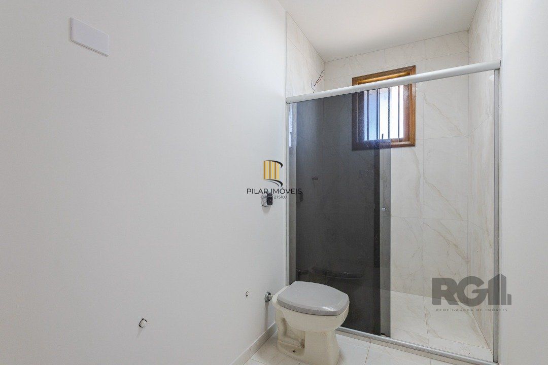Casa 103m² - 3 dormitórios, 1 suíte, piscina, 2 vagas no bairro Hípica