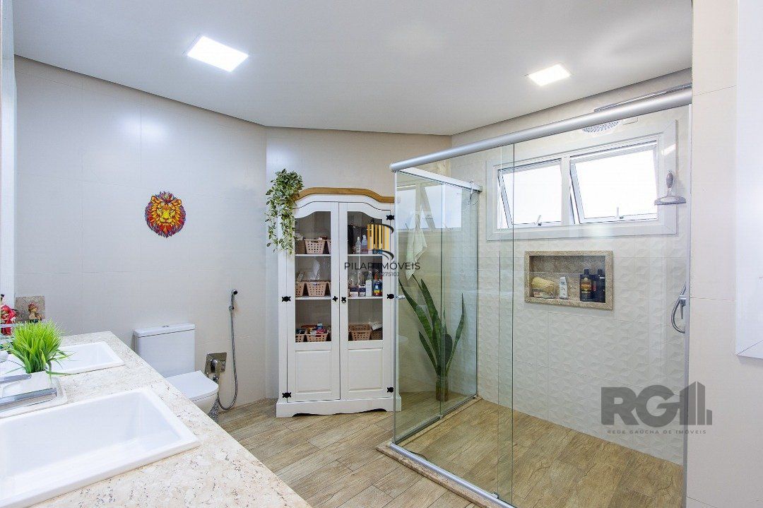 Casa 6 dormitórios no bairro Cristal
