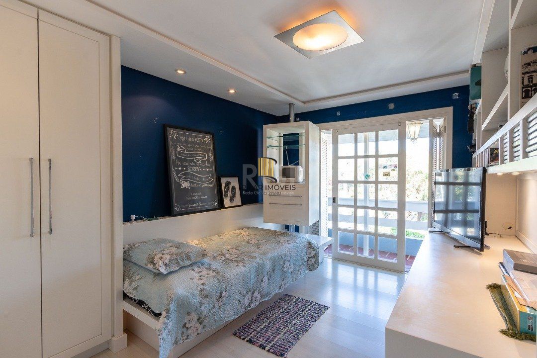 Casa para Venda - 256.5m², 3 dormitórios, sendo 1 suites, 2 vagas - Espirito Santo