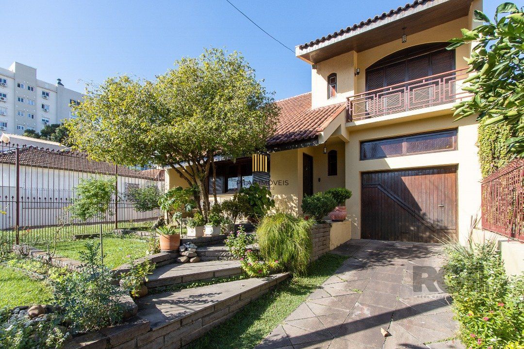 Casa tipo sobrado, com 3 dormitórios em Canoas - Pilar Imóveis