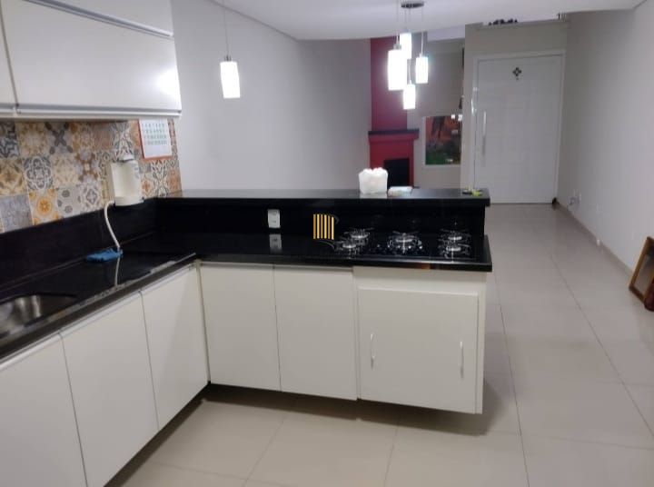 Casa em Condomínio com 4 quartos, 2 suítes, 3 banheiros , 4 vagas