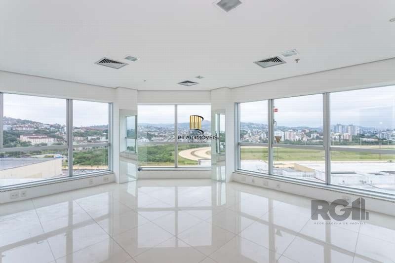ferece 42m² de área privativa com vista para o Jockey Club e Pontal Shopping.