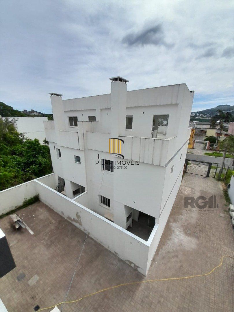 Casa de Condomínio 3 dormitórios no bairro Camaquã
