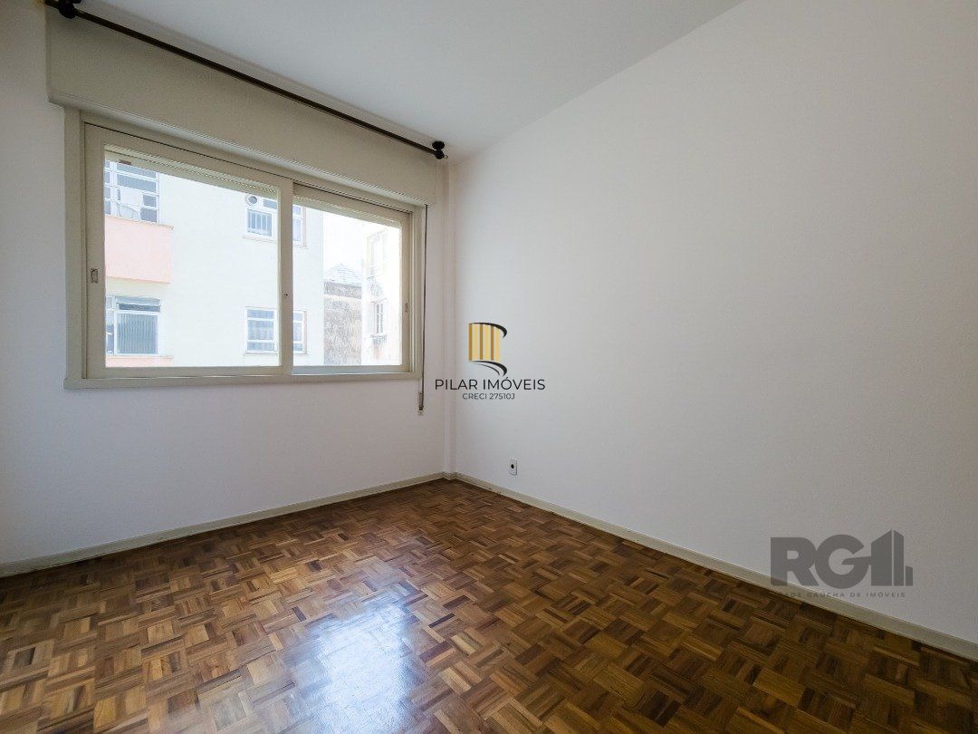 Apartamento, 3 quartos, 1 suite, dependência de empregada, elevador - Centro Histórico - Porto Alegre