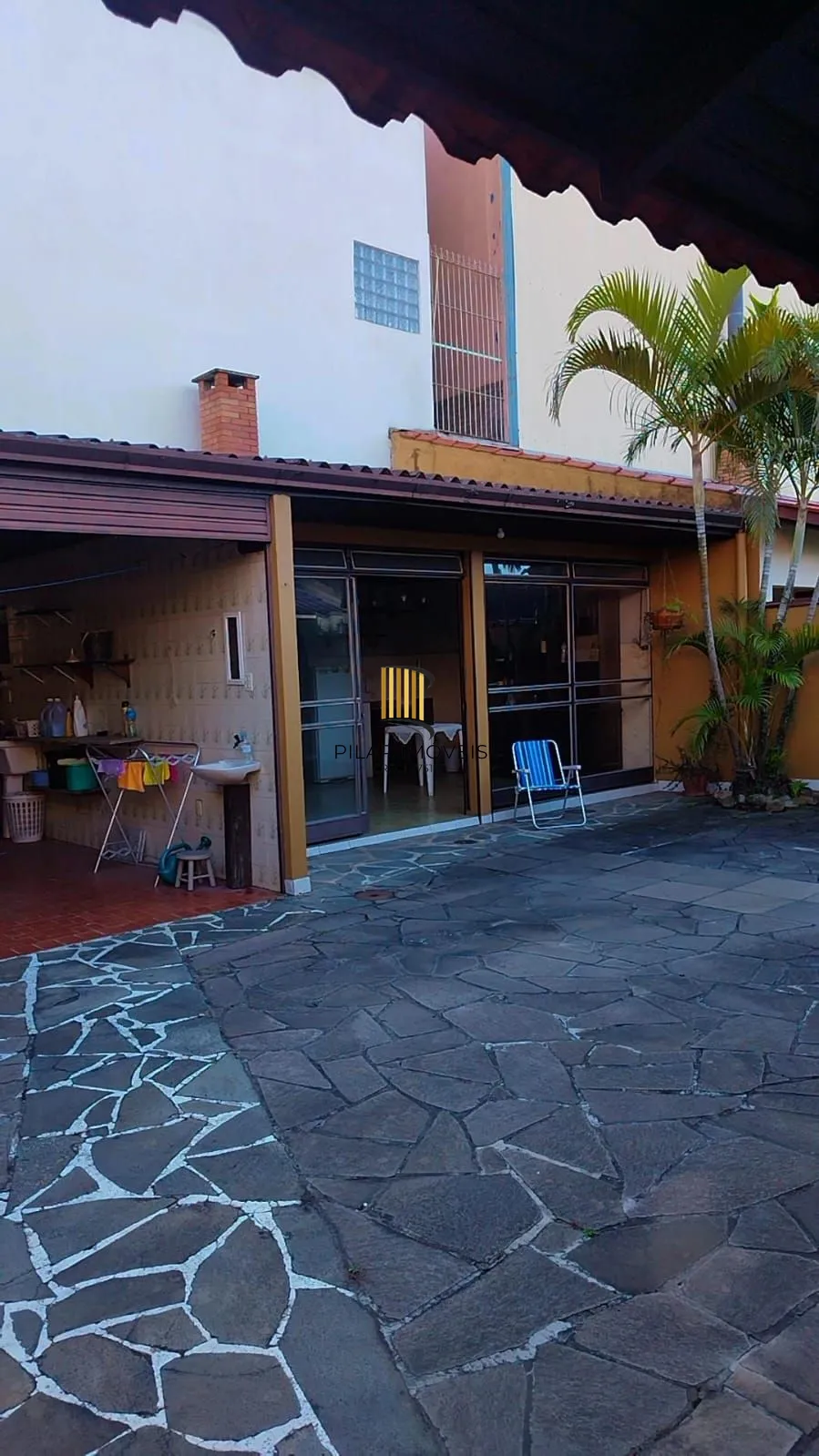 Casa 4 dormitórios no bairro Vila Nova