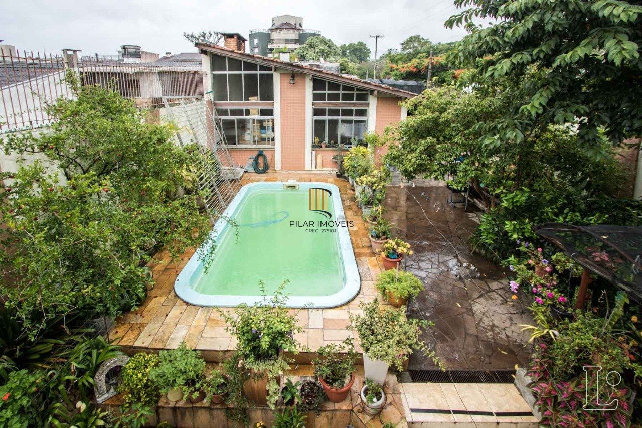 Casa para Venda - 485m², 4 dormitórios, sendo 1 suites, 3 vagas - Cristal