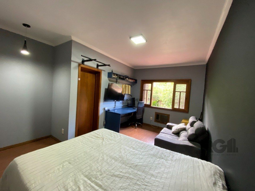 Casa para Venda - 350m², 4 dormitórios, sendo 4 suites, 4 vagas - Tristeza