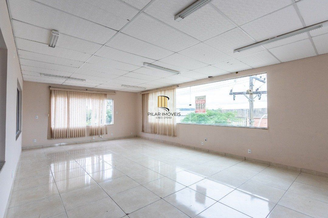 Pavilhão com área construída de cerca de 900m²