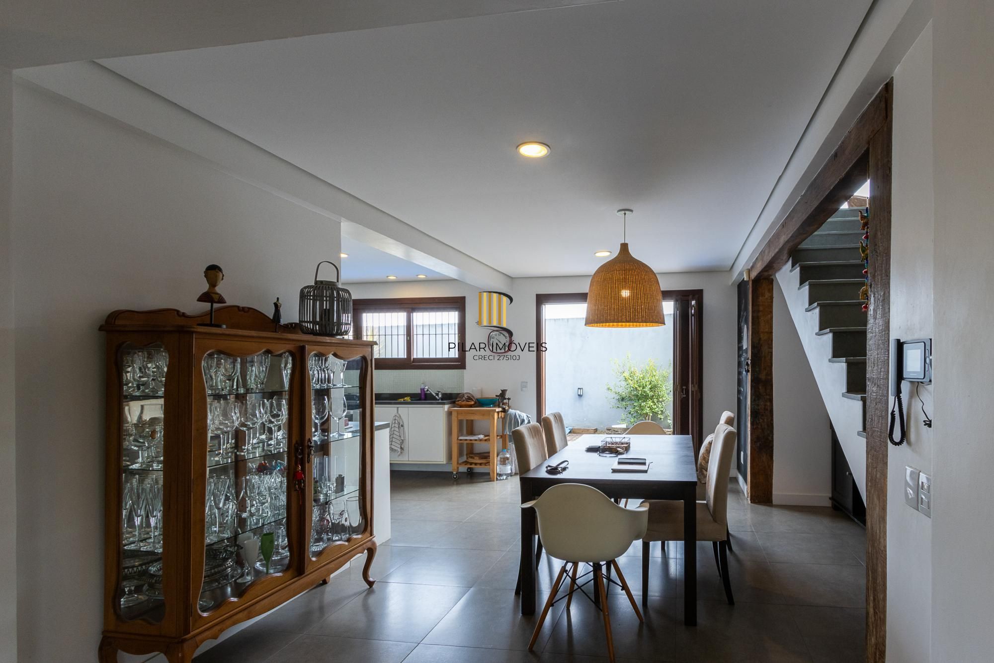 Casa com 6 quartos à venda  bairro Espírito Santo, Porto Alegre.