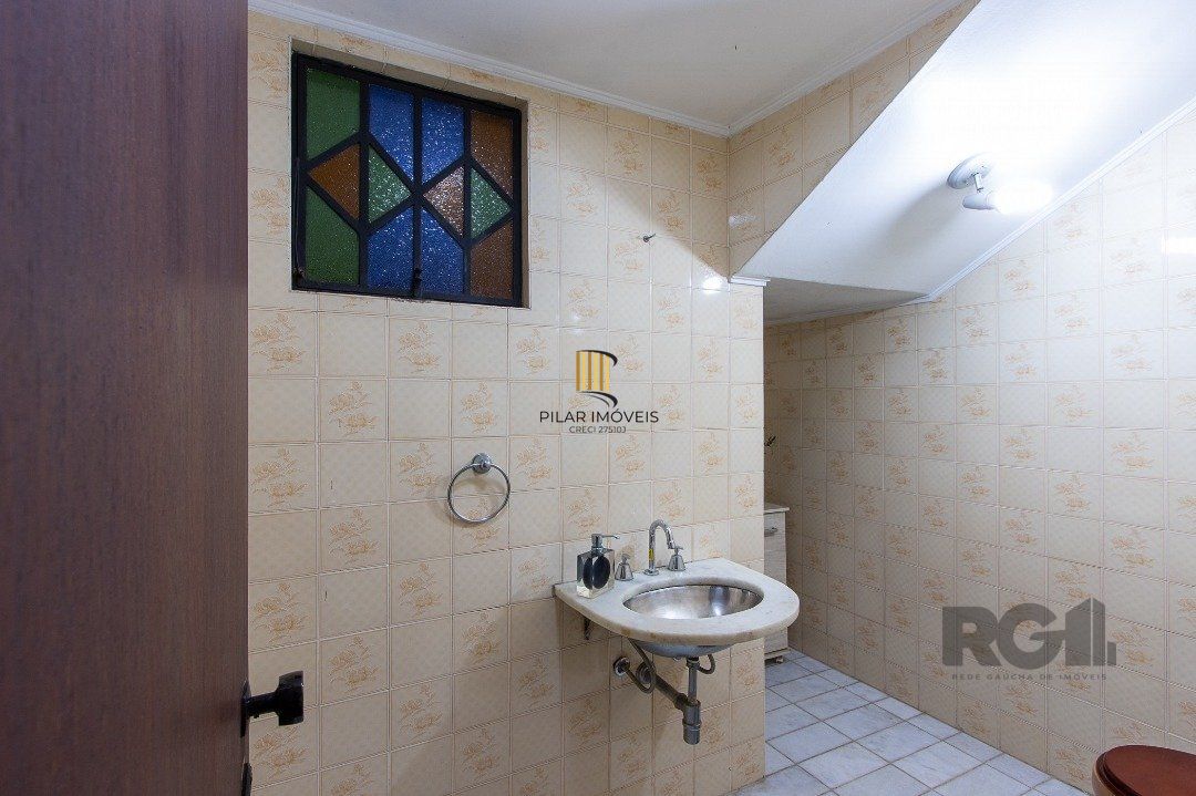 Casa 4 dormitórios no bairro Azenha
