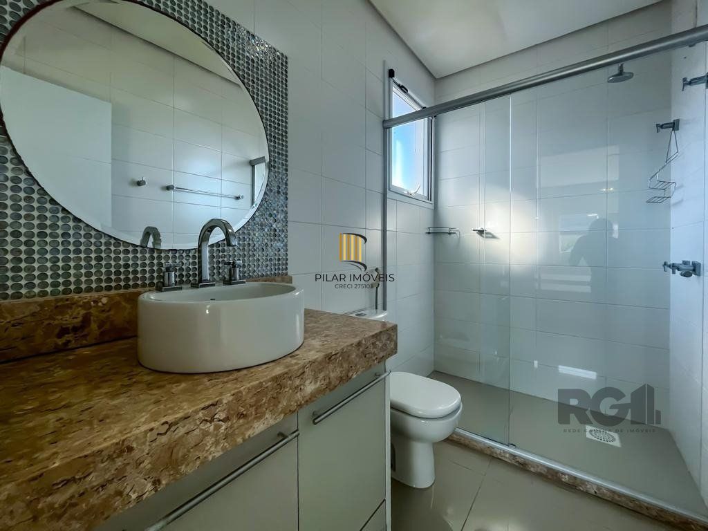 casa Alto Padrão com 239m² privativos, mobiliada e totalmente iluminada.