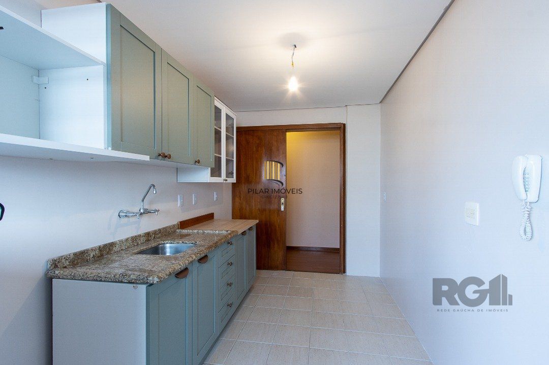 Apartamento 3 quartos, 1 suite, dependência, sacada com churrasqueira, 2 vagas - Bairro Menino Deus