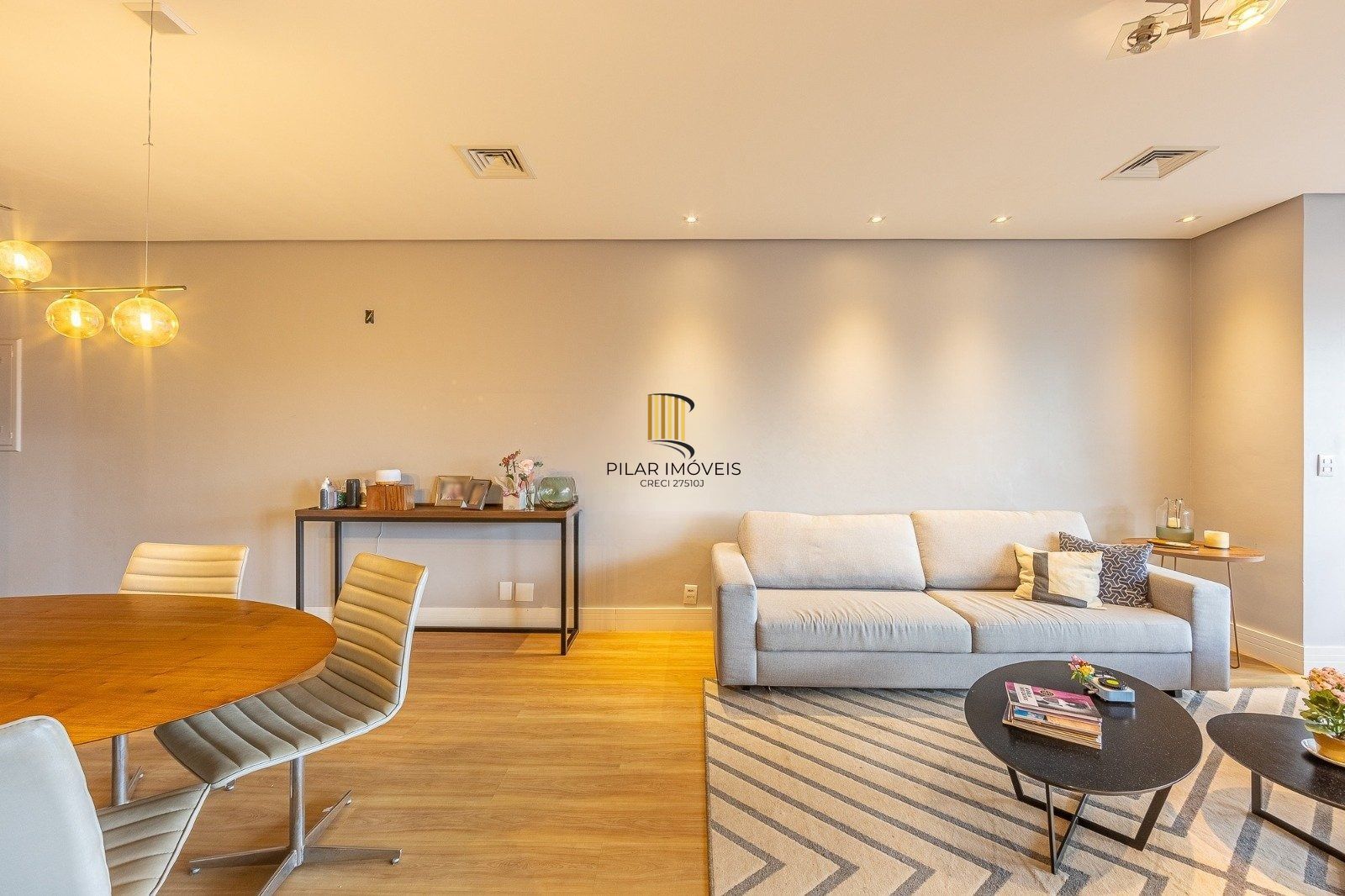 Belíssimo apartamento 03 dormitórios no Petrópolis